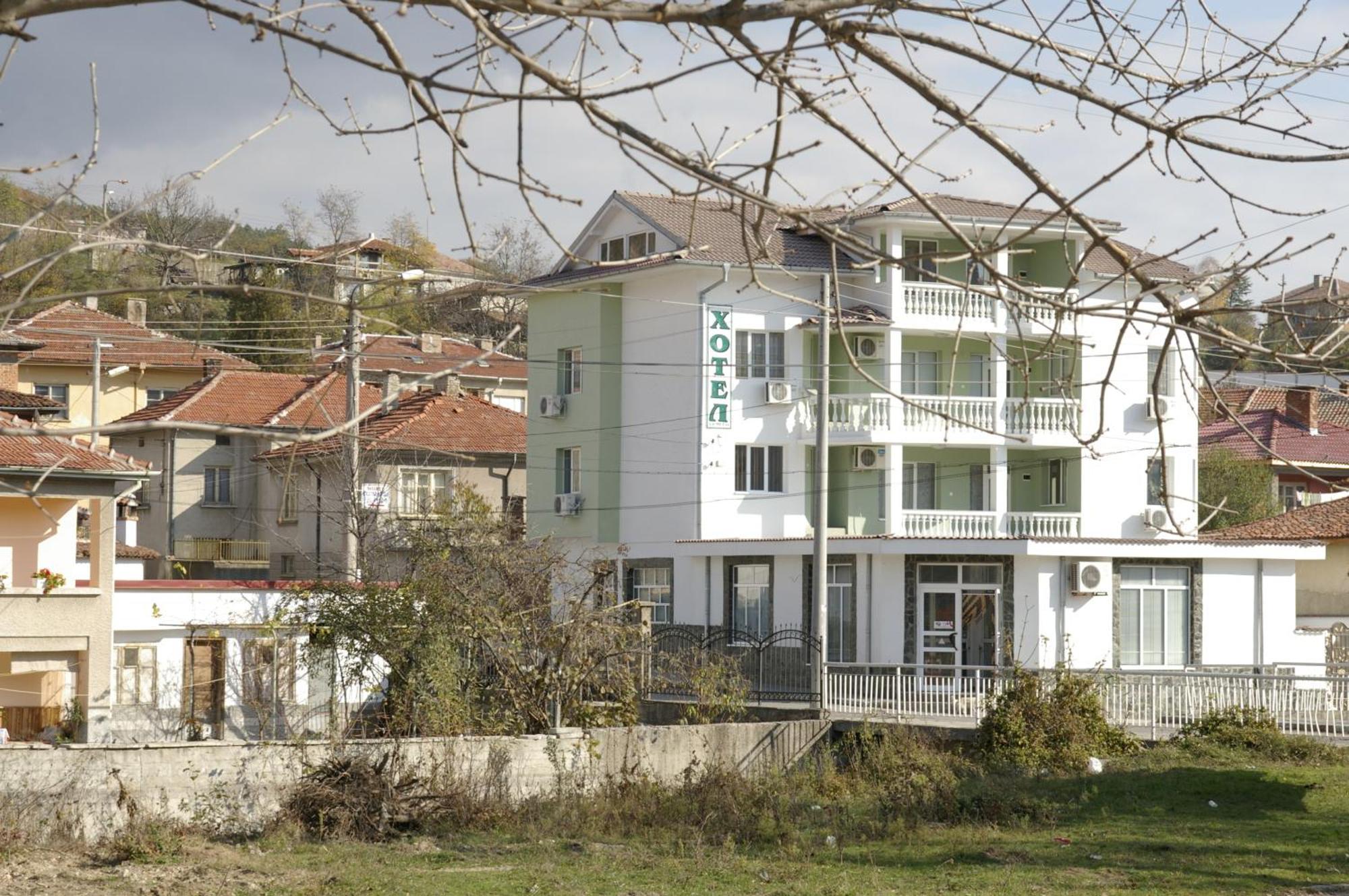 Karadzhovy Guest House Kalofer Exterior photo