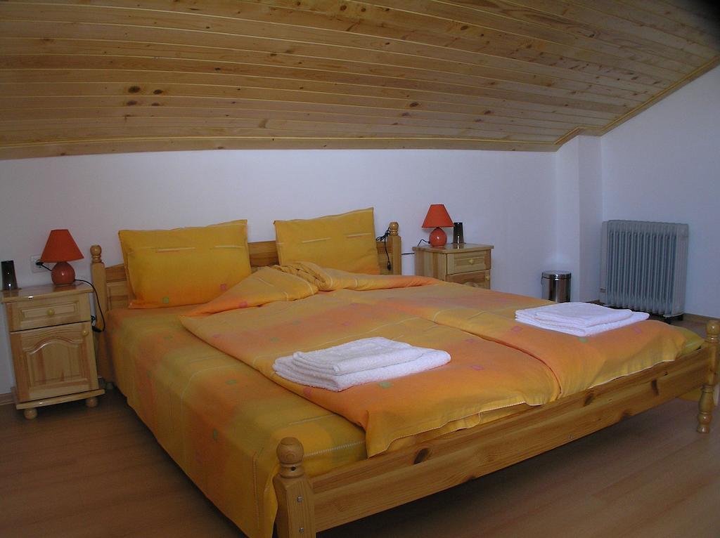 Karadzhovy Guest House Kalofer Room photo