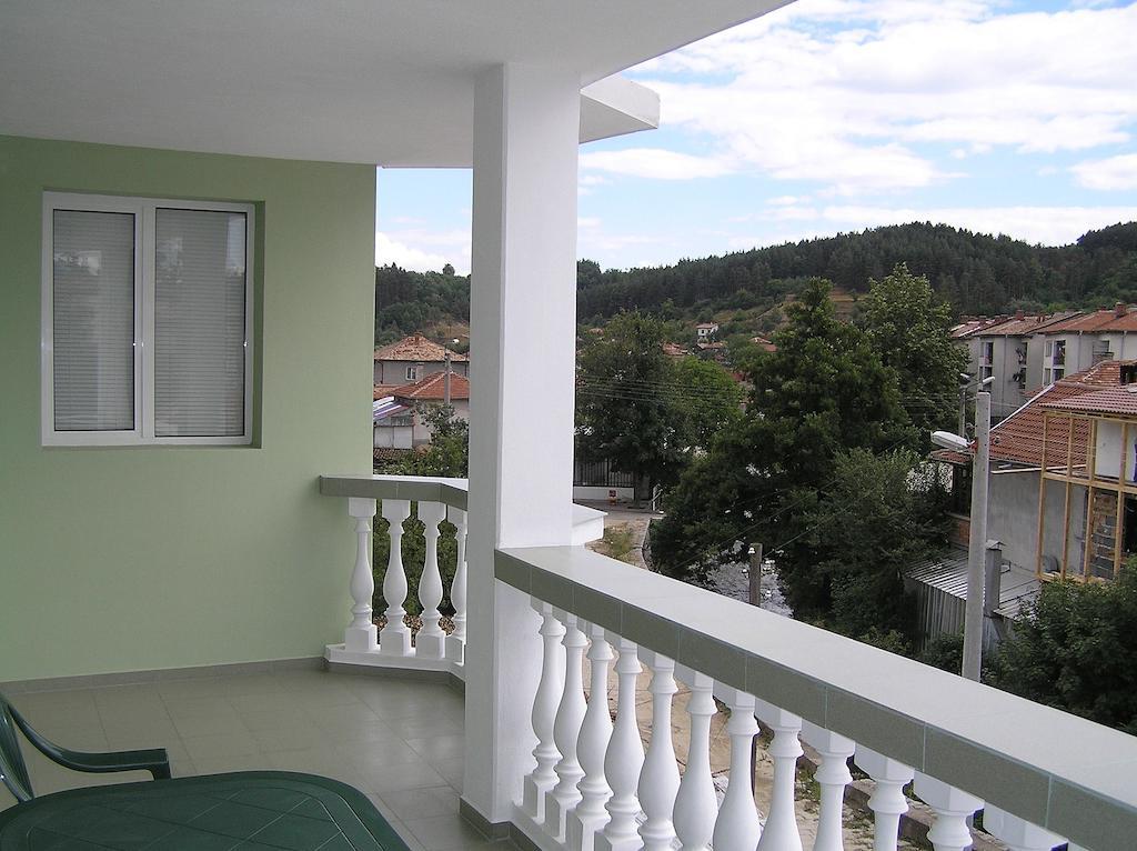 Karadzhovy Guest House Kalofer Room photo